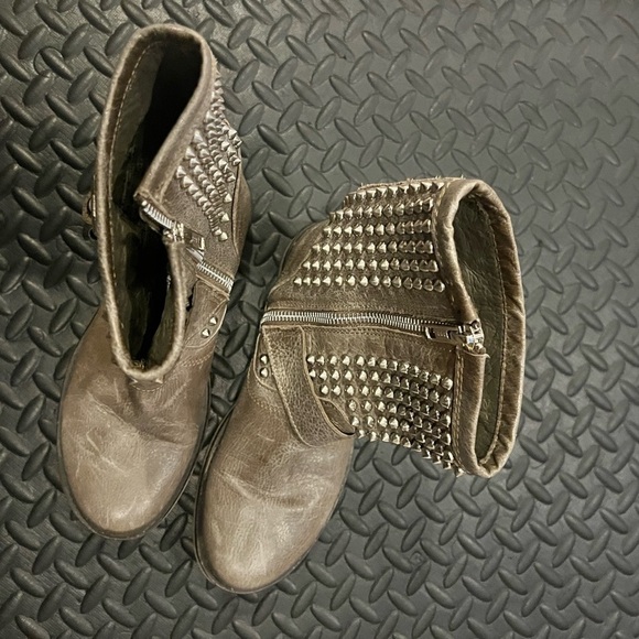 Steve Madden studded boots. mid calf length. Gray color. Excellent condition. - Picture 2 of 7